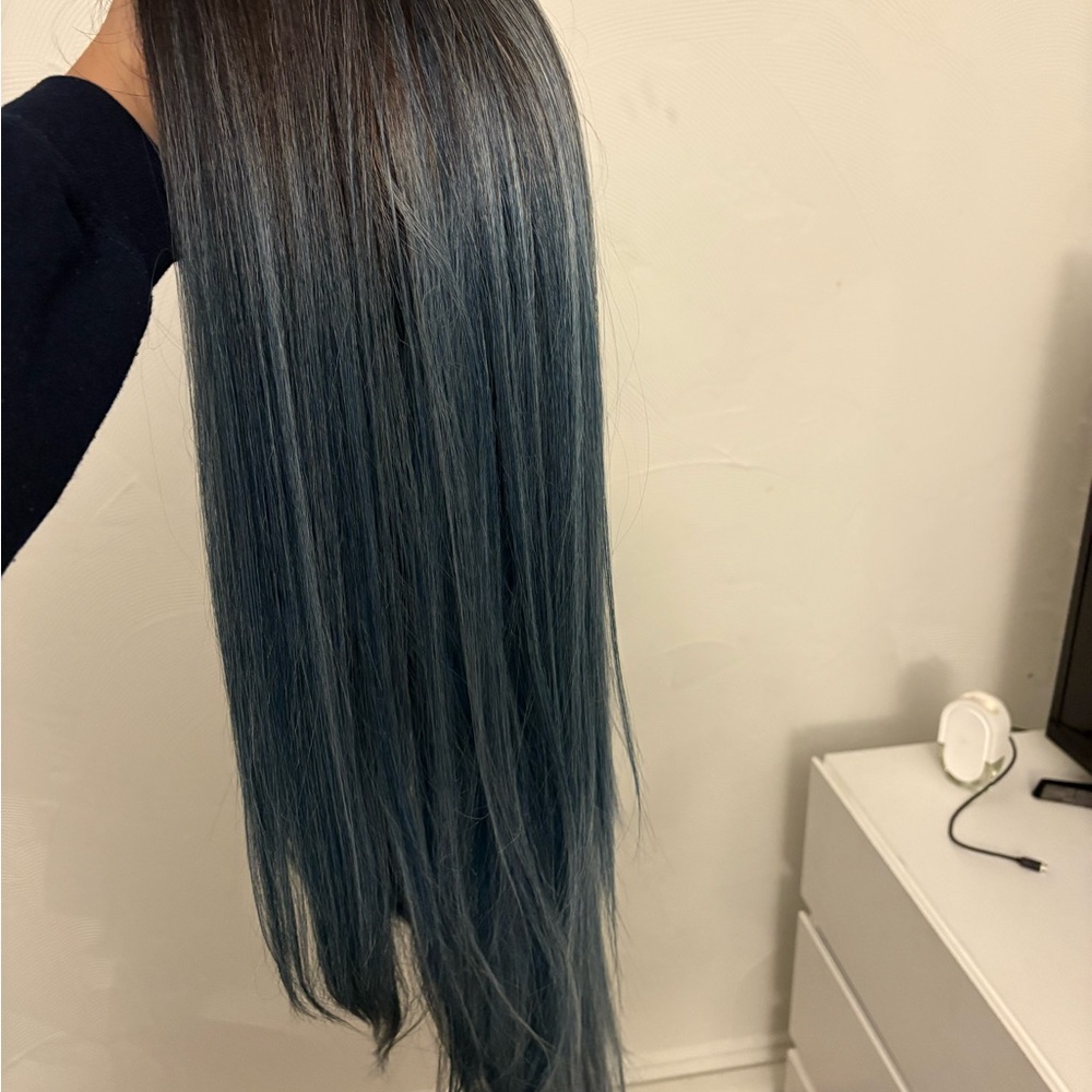 Wig - Picture 3 of 4